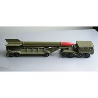 Автомобиль Ракетовоз с баллистической ракетой времен СССР