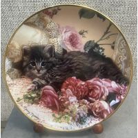 Декоративная фарфоровая тарелка Franklin Mint. Постель из роз. Англия 20.5 см