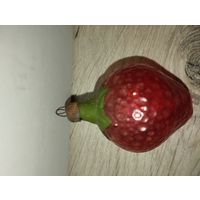Ёлочная игрушка СССР клубника