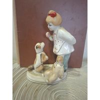 Фарфоровая статуэтка = девочка с собачкой=зхк