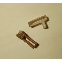 Фиксаторы (держатели) плоской ферритовой антенны карманного (переносного) радиоприемника.