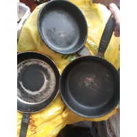 Сковороды 3 штуки