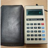 Микрокалькулятор Электроника Б3 26. Рабочий с чехлом и оригинальной зарядкой