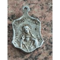 Нательная католическая ладонка. Все на фото.