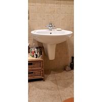 Полупьедестал к умывальнику Villeroy & Boch высота 35 см., ширина вверху 28 см., глубина 29 см.