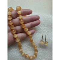 Комплект: бусы и серьги из Селенита.