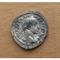 Рим, Александр Север (222-235), денарий, реверс - PROVIDENTIA AUG ("Предвидение императора")