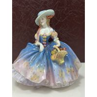 Статуэтка фарфоровая Дама с корзинкой, Европа, клеймо, много лотов с рубля