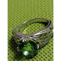 Кольцо с зеленым камнем