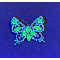 Брошка - бабочка из уранового стекла . Производство Чехия