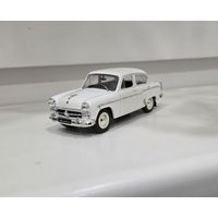 Модель автомобиля Москвич-407 в белом цвете от DeAgostini