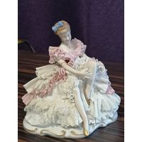 Фарфоровая статуэтка. Кружевной фарфор. Германия.