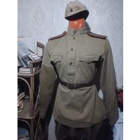 Гимнастерка и галифе в комплекте.