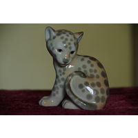 Статуэтка фарфоровая  " Леопард "  ЛФЗ  ( целая )