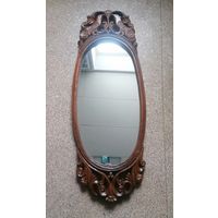 Большое зеркало в резной, деревянной раме