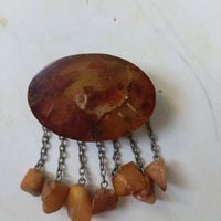 Брошь янтарная