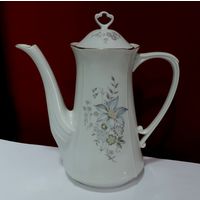 Кофейник фарфоровый 60-70-е годы Польша. Высота 25 см.