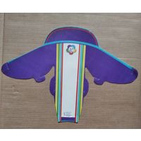 Шапочка летняя для детей. Картон. Эмблема международного фестиваля молодежи и судентов в Москве. 1975 г.