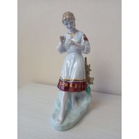 Статуэтка фарфоровая ссср,  Гадальные на ромашке