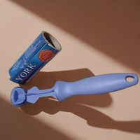 Липкий ролик для чистки одежды