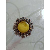 Брошь СССР Балтийский янтарь в бронзе