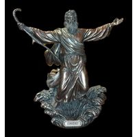 Моисей, раздвигающий Красное море. Полистоун, бронзовое напыление.