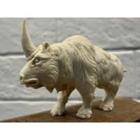 Фигурка из БИВНЯ МАМОНТА. 5. На камне.   Распродажа коллекции!!!