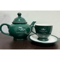 Чайная пара + заварочный чайник Ahmad tea" без фильтра, керамические, изумрудного цвета.