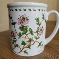 Кружка с ботаническим рисунком.