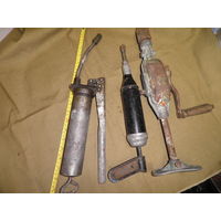 Шприц-маслёнка 2 шт. и ручная дрель времён СССР.