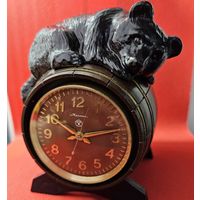 Старт с 1 Рубля !!! Каминные настольные Часы молния Медведь на бочке Охота СССР рабочие