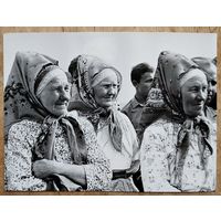 Фото бабушек в традиционных эстонских народных костюмах. 1960-е. 12.5х17 см