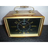 Часы механические настольные. "ВЕСНА". СССР