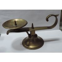 Подсвечник с рукой. Европа. Высота 11.5 см. Латунь.