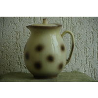 Кувшин фаянсовый  21 см  ( все целое )