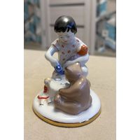 Статуэтка Фарфоровая Игровая комната ( Игра ) . ЛФЗ