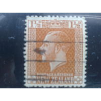 Новая Зеландия, 1918. Стандарт. Король Георг V. 1 1/2d, зуб. К-14:15
