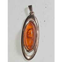 Кулон с янтарем . Распродажа винтажный бижутерии с натуральными камнями .