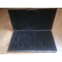 Футляр для монет Memorable Coins of Russia 92. Пластмасса. Размер 27см на 14 см. диаметр ячеек 3 см