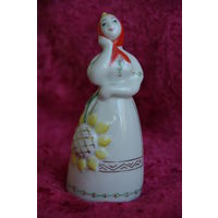 Статуэтка фарфоровая  " Девушка с подсолнухам " МФФЗ   целая