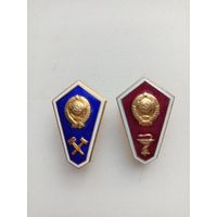 Два знака об окончании техникумов СССР.