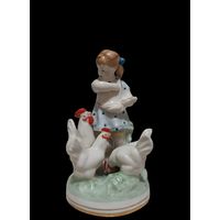 С РУБЛЯ! "Девочка кормит кур" МФФЗ