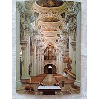 Германия, Пассау. Собор св. Стефана. Центральный алтарь с кафедрой и видом на орган