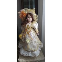 Кукла фарфоровая