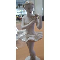 Фигура фарфор статуэтка ДФЗ Вербилки балерина с цветком девочка балет