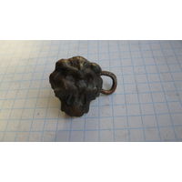 Старинная застежка на плащ .