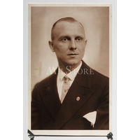 Студийный портрет. Фрачник ( Спортивный знак DRA\DRL). Германия 1930-е года.