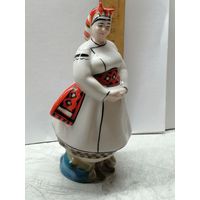 Фарфоровая статуэтка Солоха. Дефект по шее и плечам. Клеенная.