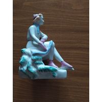 Советский фарфор.На катке (фигуристка).