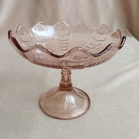 Ваза на ножке Розовое стекло, Нёман. СССР